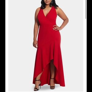 Betsy & Adam’s silhouette-skimming plus size gown styles you sleek